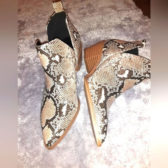 Snakeprint cut out ankle boots sz 9.5 - Picture 9 of 11
